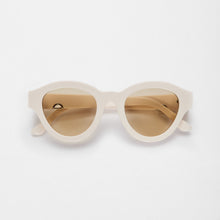 Load image into Gallery viewer, Dug . Ivory
