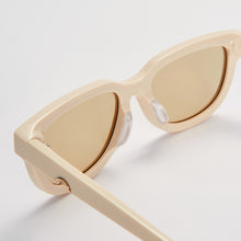Load image into Gallery viewer, Lion . Ivory
