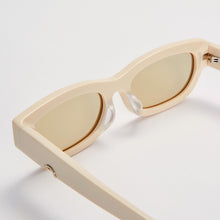 Load image into Gallery viewer, Tojo . Ivory
